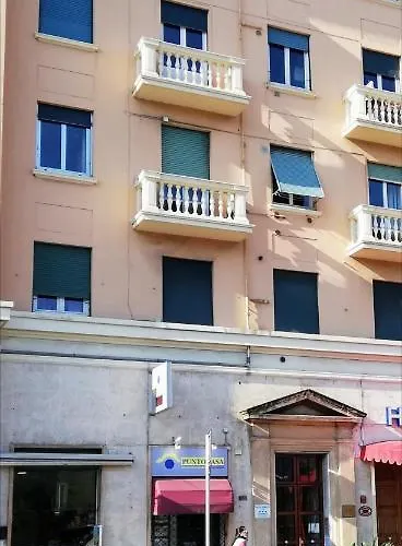 Relax House Casa Vicino Al Gaslini * جنوة